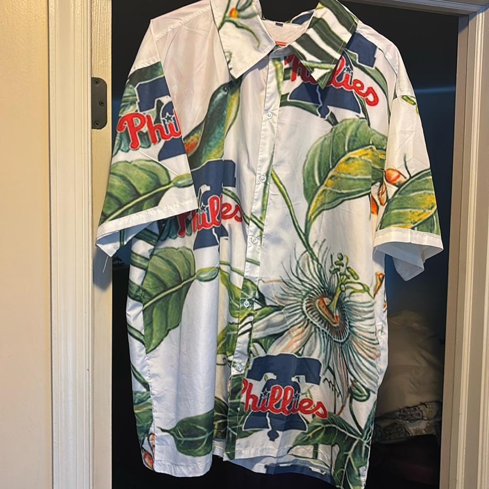 Men’s button down Philadelphia Phillies shirt